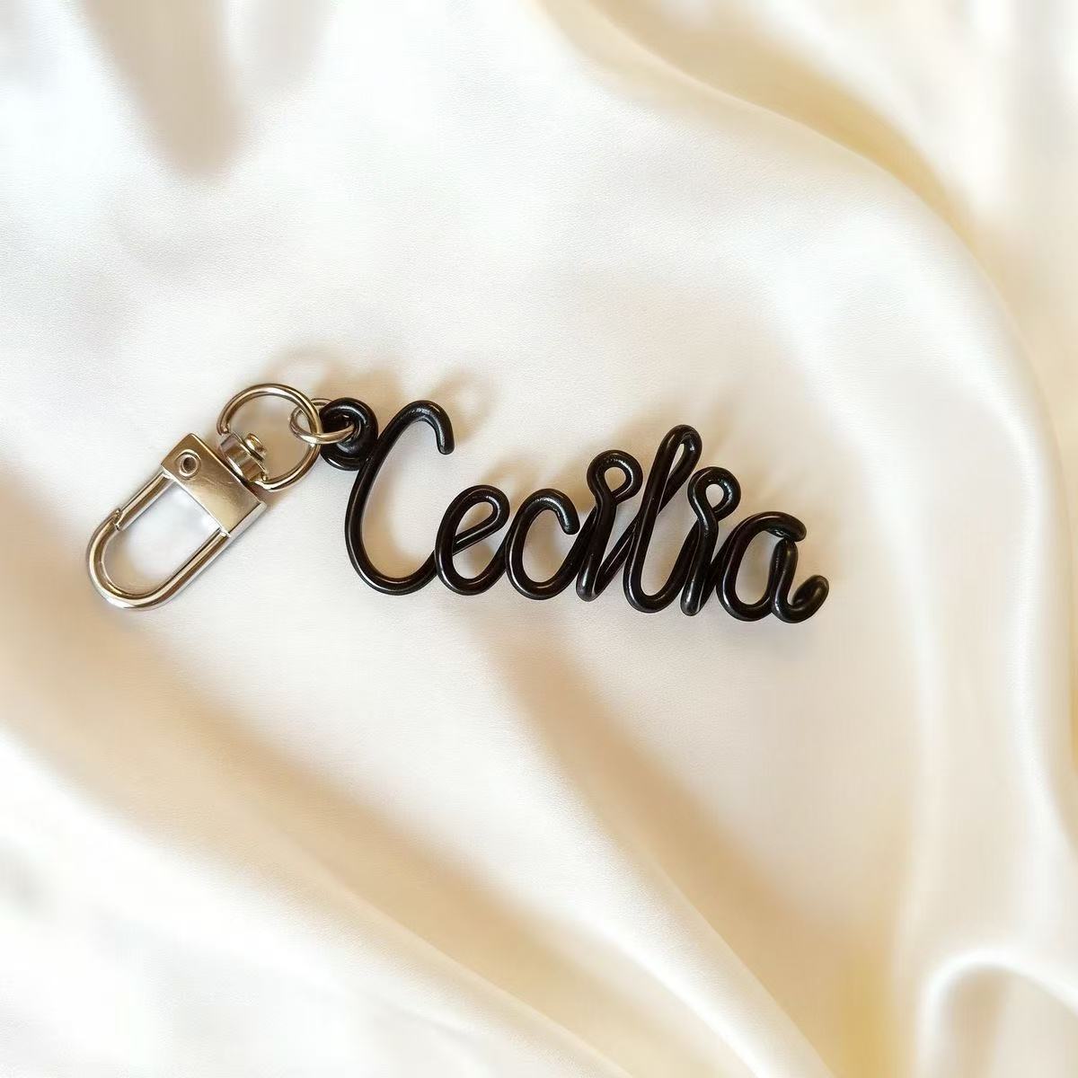 Personalized hand-bent wire name pendant in anodized aluminum, custom letter charm for bag, phone, or keychain